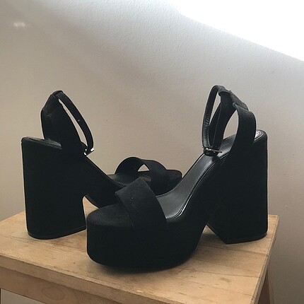 Bershka platform topuklu sandalet