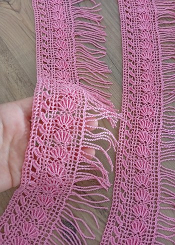 Pembe dantel havlu kenarı