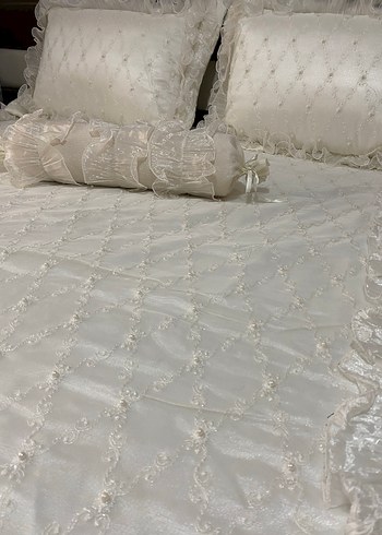 İşlemeli Beyaz Yatak Örtüsü - Görsel 3