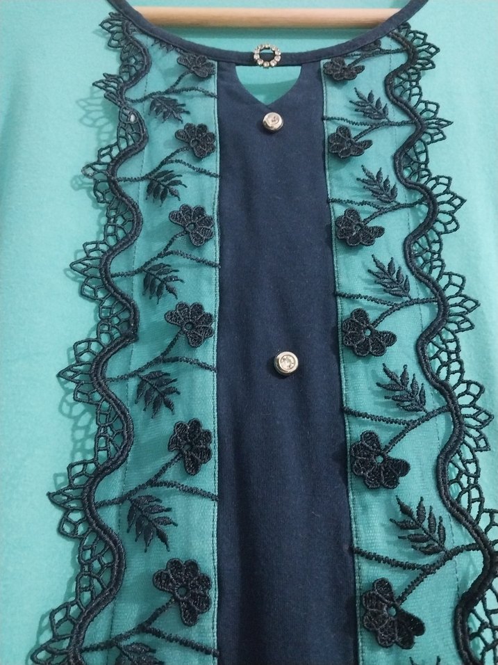 Uzun Kollu Turkuaz Nakışlı Kadın Bluz - Görsel 3