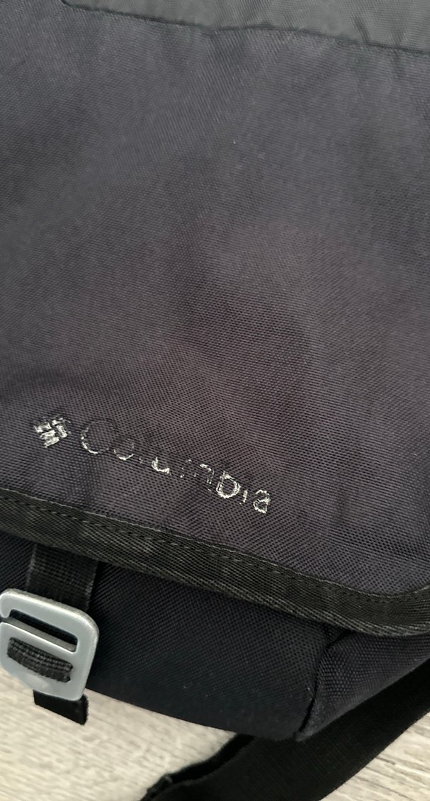 Orjinal columbia çanta iki sezon kullanıldı yenisi çok pahalı - Görsel 2