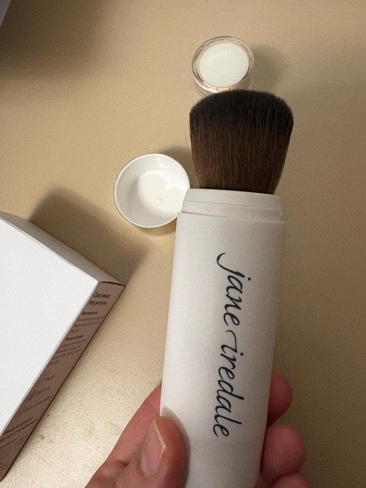 Jane Iredale Parlatıcı Altın Renkli Pudra güneş koruyucu - Görsel 4