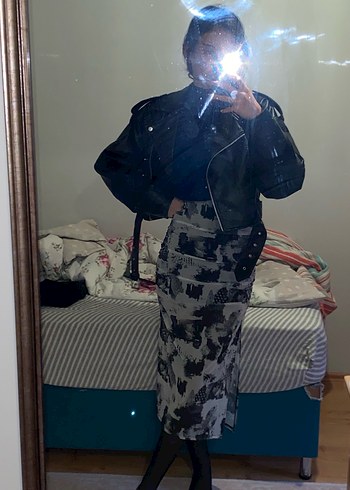 Gri Bağlama Desenli Drapeli Yırtmaçlı Midi Etek - Görsel 3