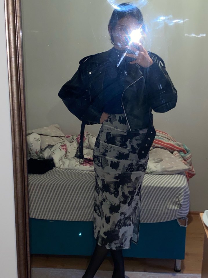 Gri Bağlama Desenli Drapeli Yırtmaçlı Midi Etek - Görsel 3