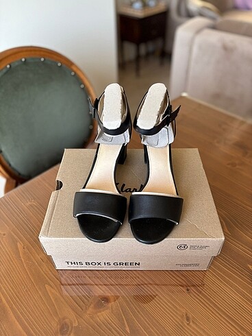 Clarks İngiliz deri sandalet