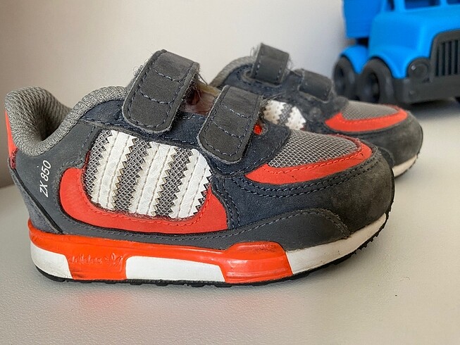 Adidas 21 numara bebek spor ayakkabı