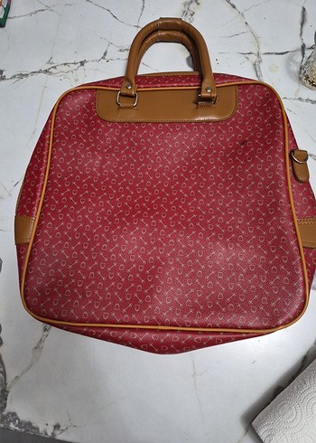 Guess Kirmizi Monogramli Sik El Cantasi