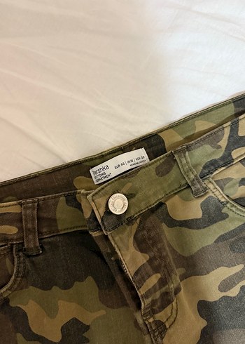 Bershka Bershka Kamuflaj Desenli Mini Kadın Şort