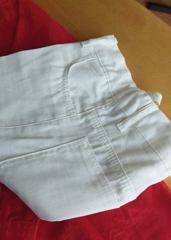 Kırmızı Gömlek ve Beyaz Pantolon Takım - Görsel 3