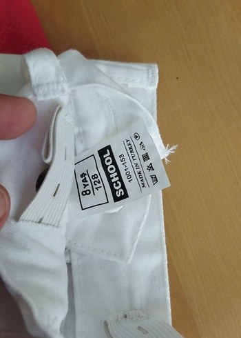 Kırmızı Gömlek ve Beyaz Pantolon Takım - Görsel 4