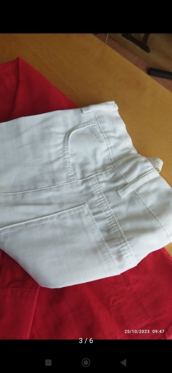 Kırmızı Gömlek ve Beyaz Pantolon Takım - Görsel 3