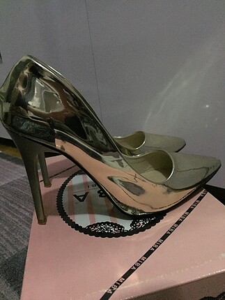 Gold stiletto