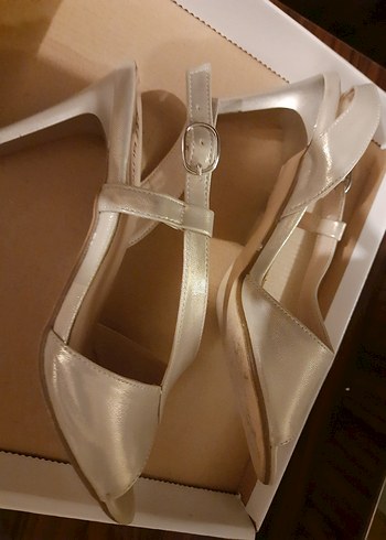 Diger Beyaz Saten Stiletto Topuklu Kadın Ayakkabı
