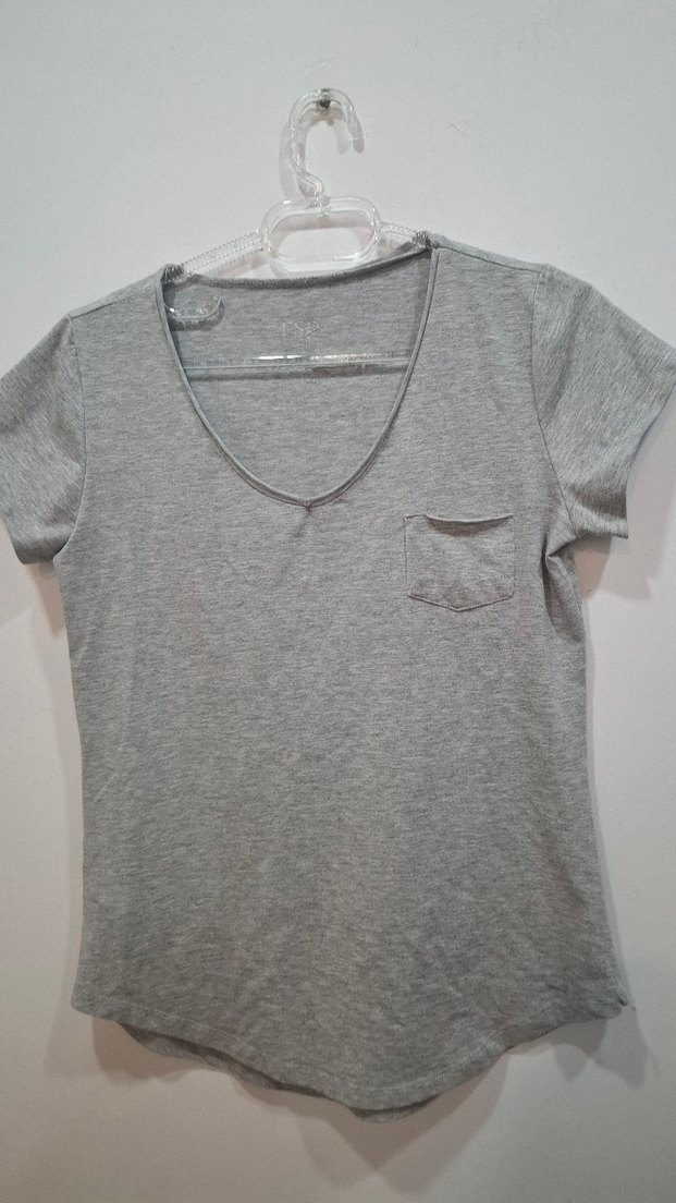 Gri V Yaka Keten Kadın Tişört - Görsel 2