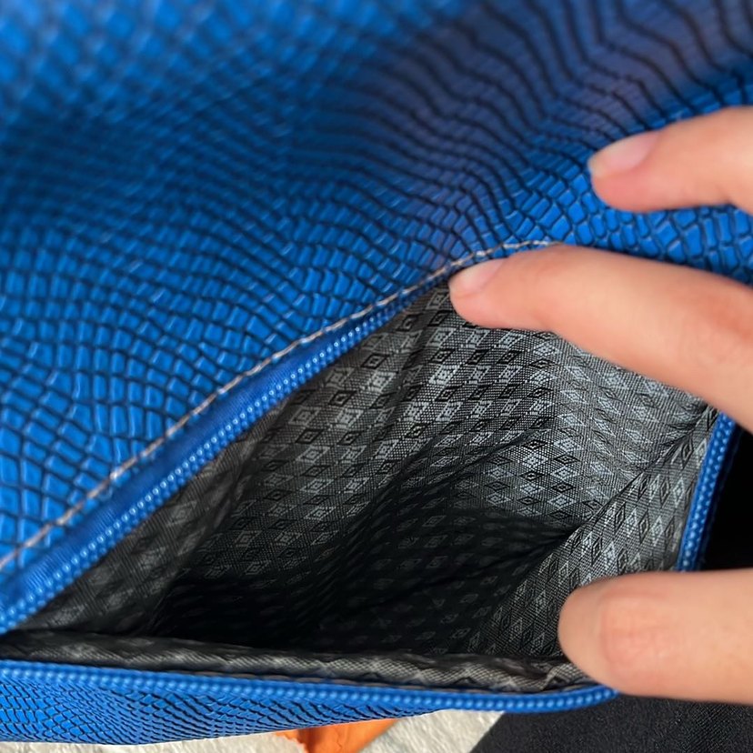Metal Çivili Mavi Envelope Çanta — görsel 3/10