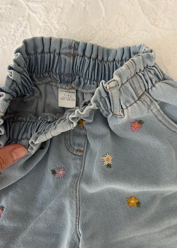 Nakışlı Mavi Kot Kız Şortu - Görsel 2