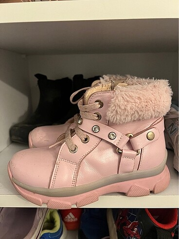 Kiz cocuk Pembe bot
