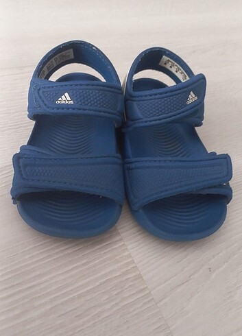 Adidas sandalet 
