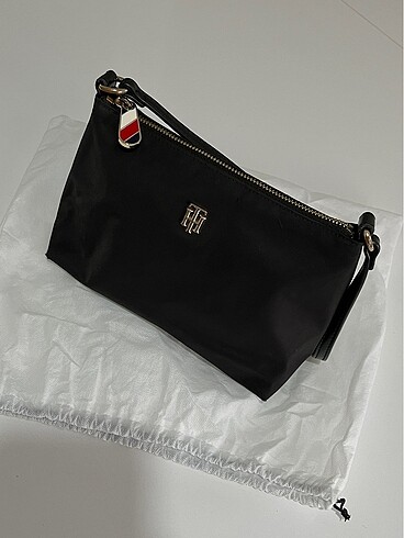 Tommy Hilfiger Kol Çantası