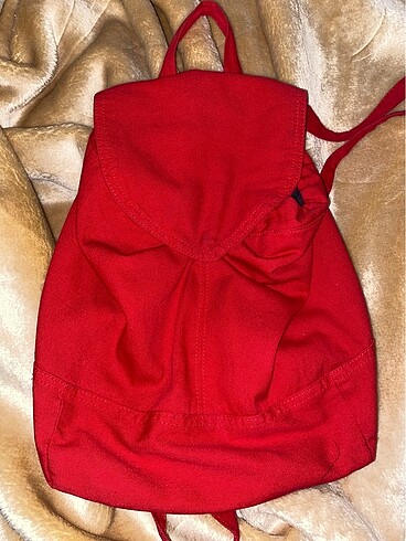 kırmızı sırt çantası