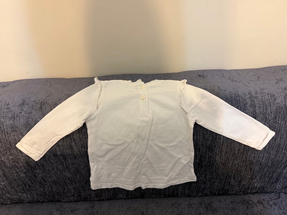 LCW Kız Çocuk Beyaz Uzun Kollu Fırfırlı Tişört - Görsel 2