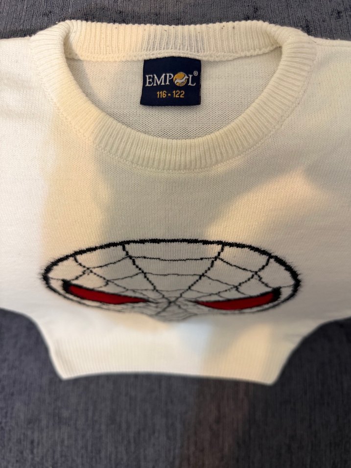 Örümcek adam figürlü triko kazak. - Görsel 3