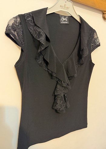 Siyah V Yaka Fırfırlı Gotik Bluz - Görsel 4