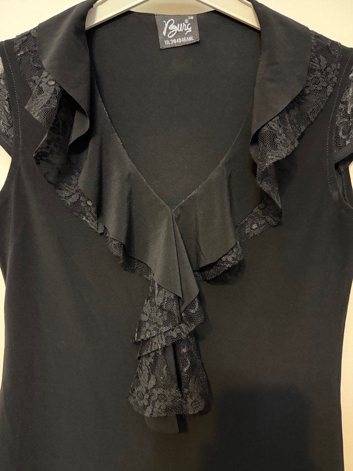 Siyah V Yaka Fırfırlı Gotik Bluz - Görsel 5