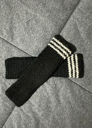 Siyah Örgü Parmaksız Kadın Eldiveni - Görsel 3