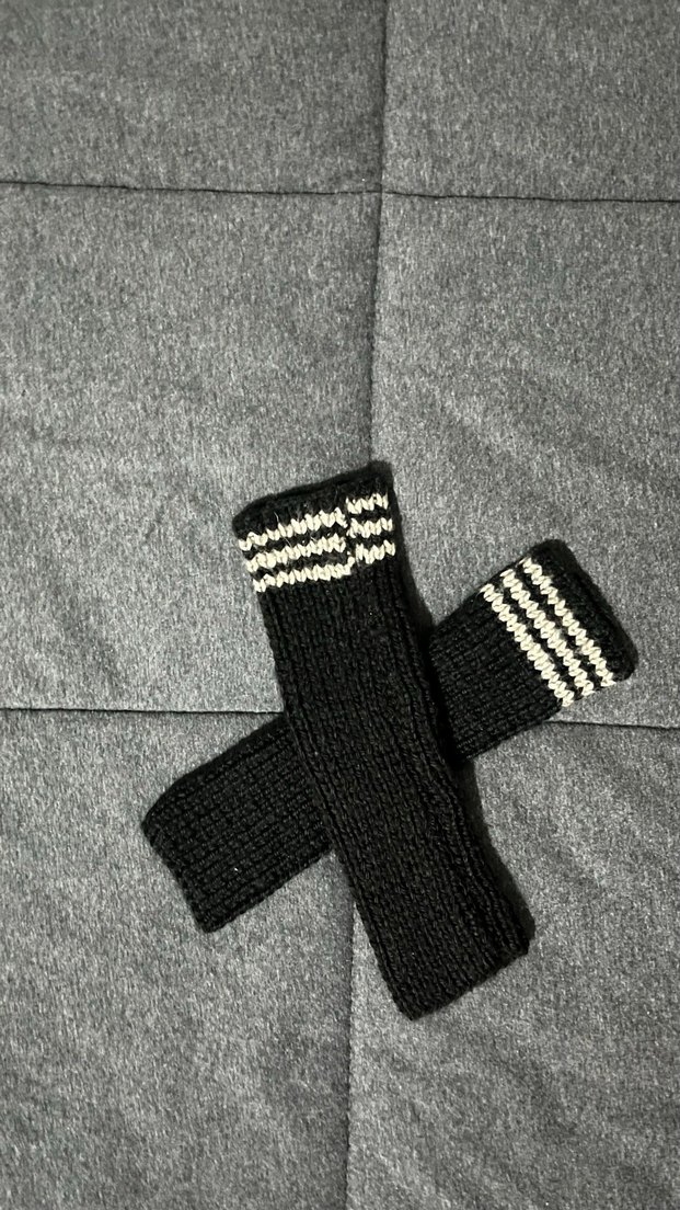 Siyah Örgü Parmaksız Kadın Eldiveni - Görsel 2