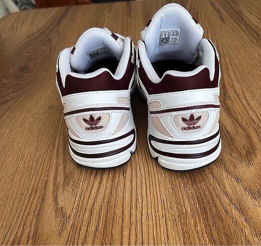 36,5 Beden Adidas ayakkabı