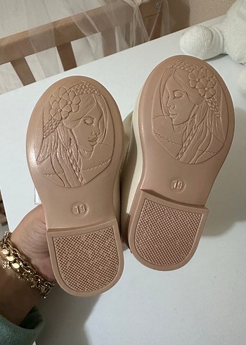 Klasik Beyaz Fiyonk Detaylı Kız Babet - Görsel 2