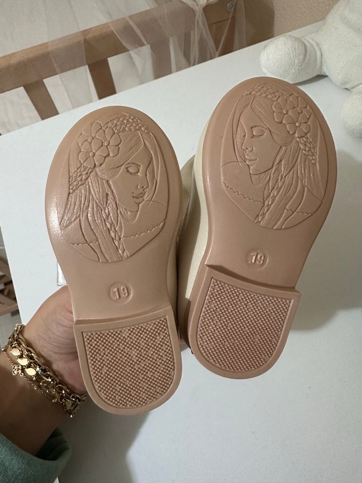 Klasik Beyaz Fiyonk Detaylı Kız Babet - Görsel 2