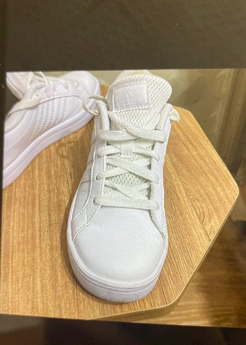 Adidas Beyaz çocuk Adidas yürüyüş ayakkabısı