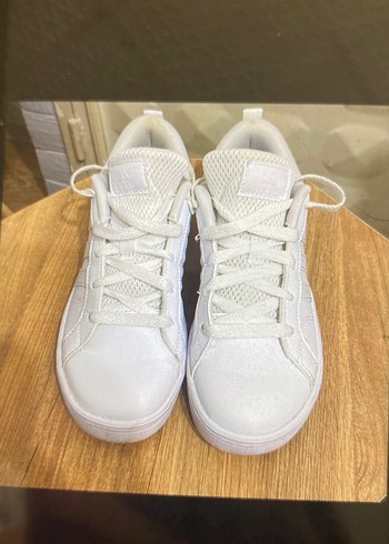 33 Beden beyaz Renk Beyaz çocuk Adidas yürüyüş ayakkabısı