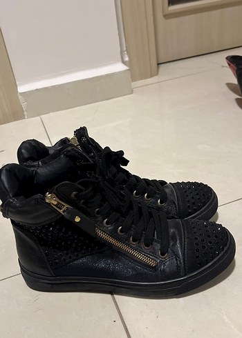 Siyah Deri Zımbalı Kadın Sneaker - Görsel 2