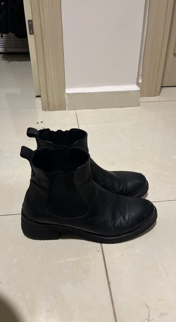 Siyah Deri Kadın Bot - Görsel 2