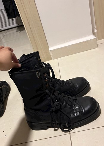 Siyah Bağcıklı Kadın Bot - Görsel 2