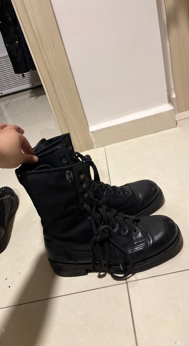 Siyah Bağcıklı Kadın Bot - Görsel 2