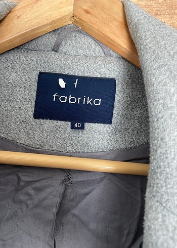 Gri Kemerli Kadın Kaban - Görsel 3