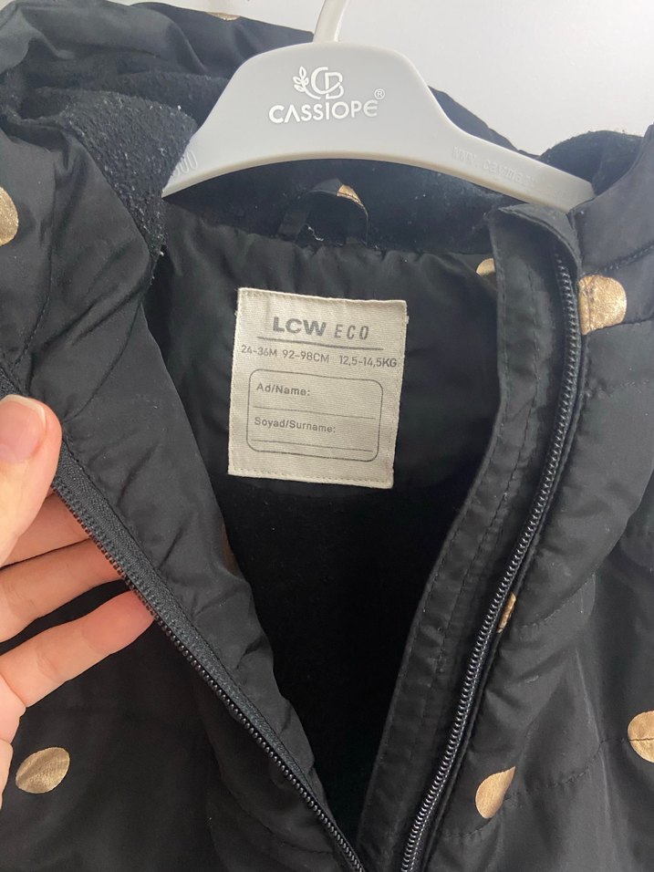 Kız Çocuk Siyah Puantiyeli Kapüşonlu Mont - Görsel 3