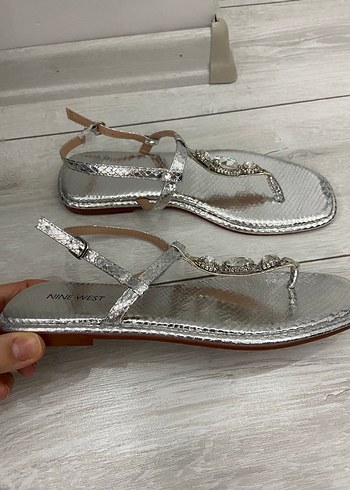 Gri Yılan Desenli Taşlı Dolgu Topuklu Kadın Sandalet - Görsel 2