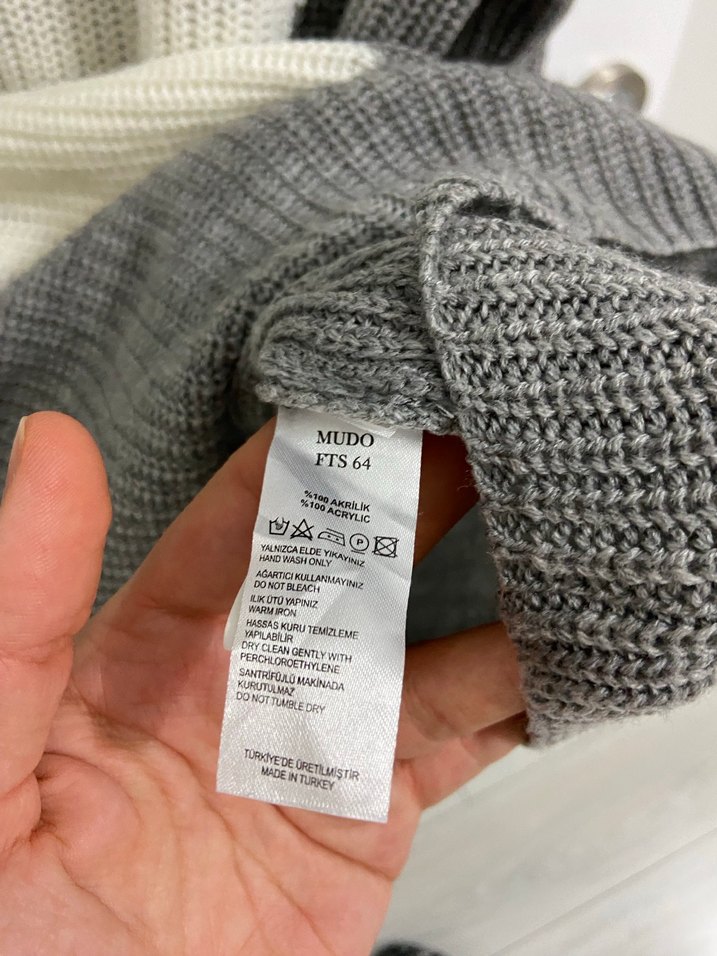 Gri ve Lacivert V Yaka Örgü Kadın Kazak - Görsel 5