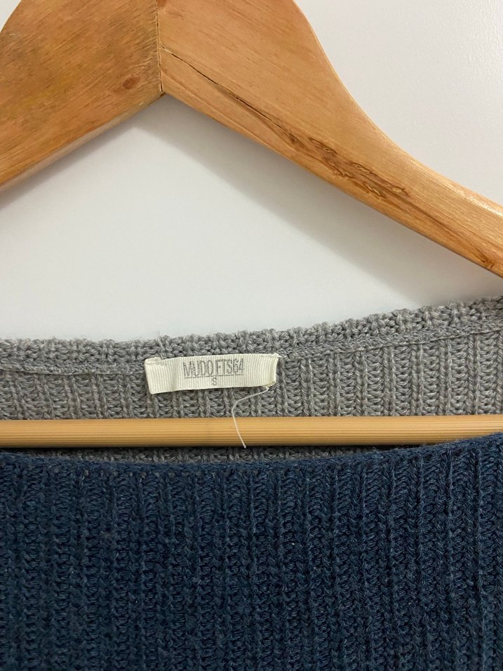 Gri ve Lacivert V Yaka Örgü Kadın Kazak - Görsel 3