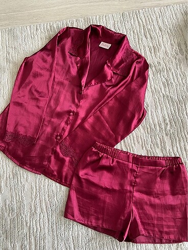 Sıfır pierre cardin saten takım