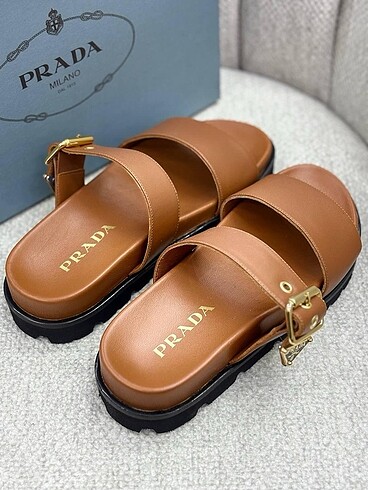 Prada Prada Deri sandalet