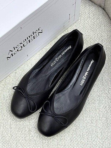 Alexander McQueen Alexander Deri Babet
