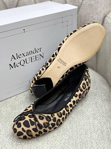 38 Beden Alexander McQueen Deri Babet