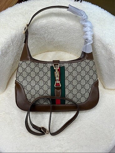  Beden Gucci Askılı Çanta