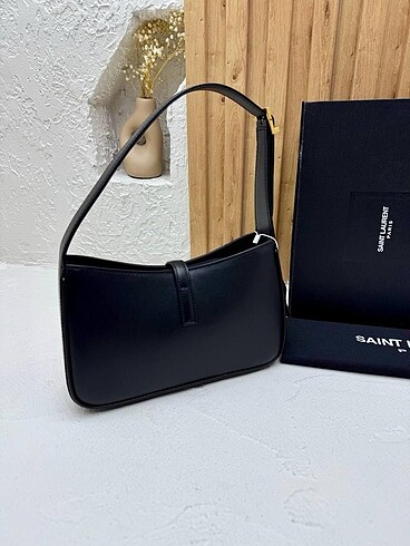  Beden siyah Renk Saint Laurent çanta